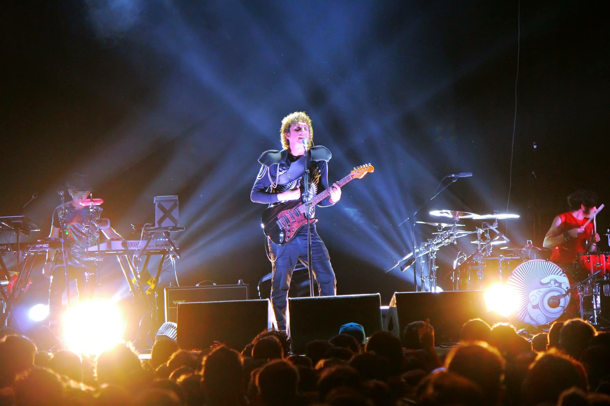 PROFUGOS en concierto con una gran producción de luces